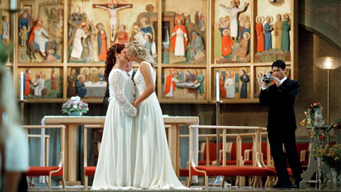 http://www.diariodocentrodomundo.com.br/wp-content/uploads/2013/04/Sweden-gay-marriage.jpg