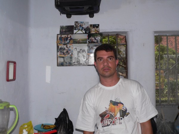 Rodrigo, na cela da Indonésia em 2005, fotografado por Renan Antunes de Oliveira