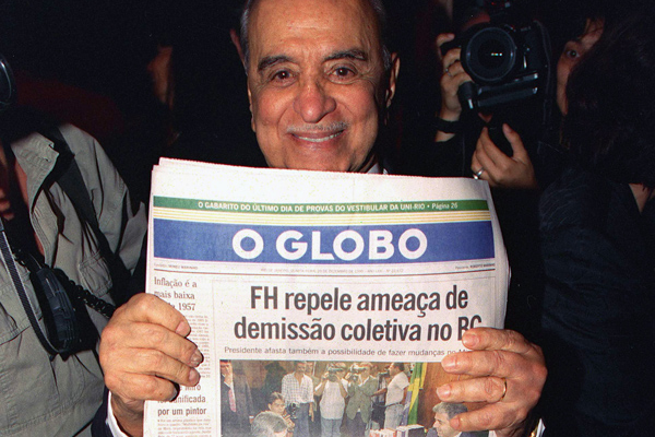 Roberto Marinho celebra um feito do companheiro FHC