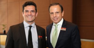 Com João Dória, em evento do PSDB: conflito de interesses?