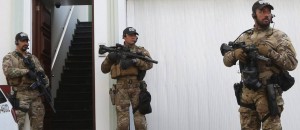 Policiais no Instituto Lula