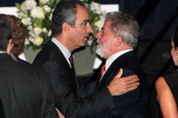 Lula com João Roberto Marinho, da Globo: a voz da plutocracia predadora