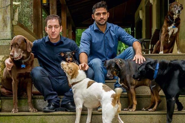 Greenwald, Miranda e os cães em sua casa na Gávea: os poderosos que se cuidem