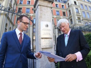 Cristiano Zanin e Geoffrey Robertson na sede do Comitê de Direitos Humanos da ONU, em Genebra