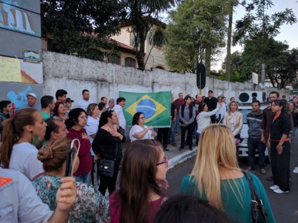 Grupo pede desocupação de escola no Paraná