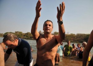 Depois de Moro ir aos EUA, PF tirou Aécio Neves da praia para depor #Desatucanou? PF tirou Aécio Neves da praia para depor;