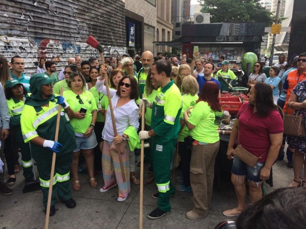 Doria modelo gari (com sua tia Regina Duarte)