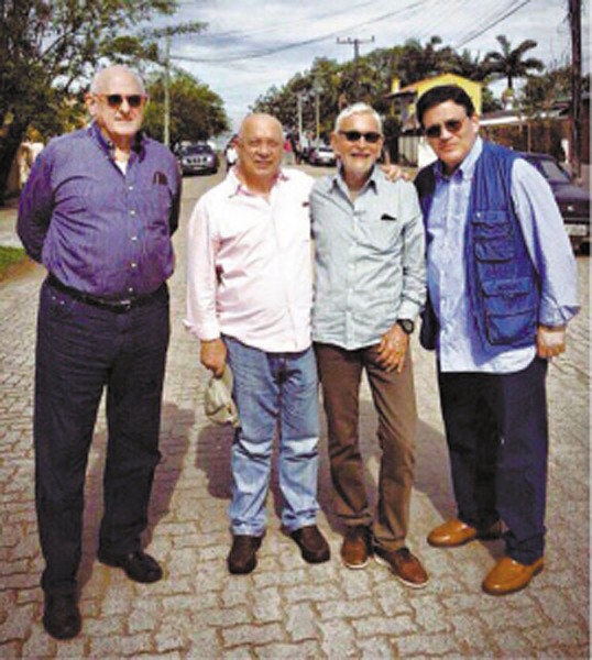 Teori com Jobim (esq.) e Fernando Ernesto Correa (centro)