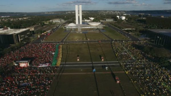 Democracia em Vertigem