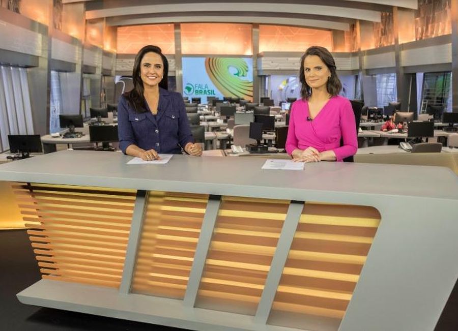 TELEJORNAL DA RECORD PERDE 32% DE IBOPE E TEM PIOR RESULTADO DESDE 2010 Carla Cecato e Roberta Piza na bancada do “Fala Brasil”; Cecato deixou o jornal para cuidar da saúde Imagem: Antonio Chahestian/ Record TV