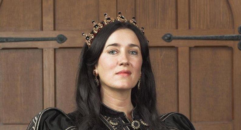 Maria Doyle Kennedy como Catarina de Aragão no seriado The Tudors.