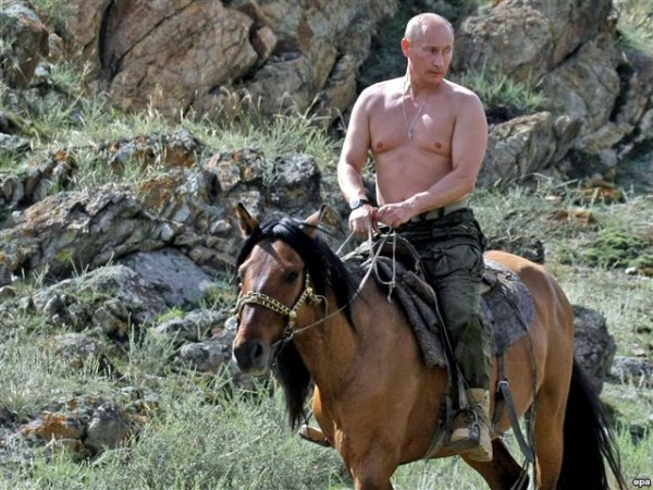 Putin numa de suas aparições fazendo a linha macho man