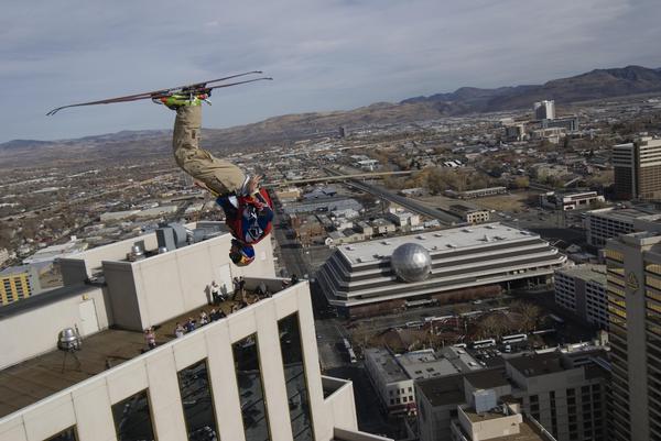 Shane McConkey, patrocinado pela Red Bull, morreu numa manobra arriscada demais