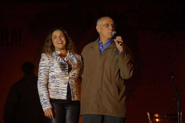 Suplicy pede carteira que lhe fora roubada durante apresentação da cantora Daniela Mercury