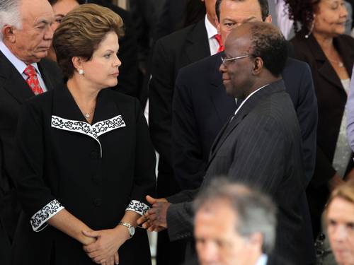 JB recebe o olhar gelado de Dilma no enterro de Niemayer