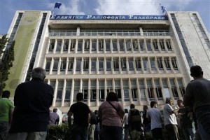 2013-06-11T173049Z_1_CBRE95A1CNF00_RTROPTP_2_GREECE-TV