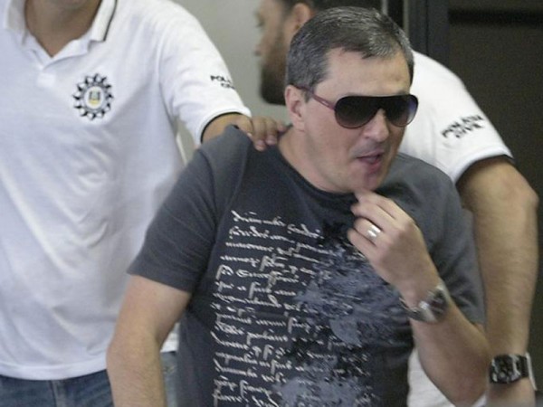 Mauro Hoffman, sócio da boate, se entrega à polícia