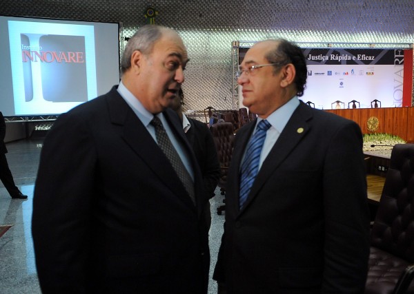 Roberto Irineu com Gilmar Mendes, do STF