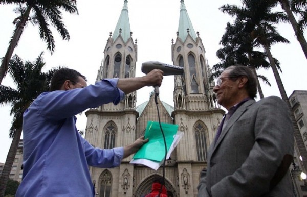 "Desbatismo" na Praça da Sé, em São Paulo