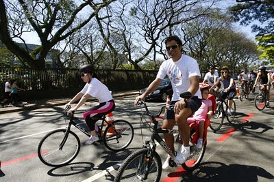 Pedalando com os filhos