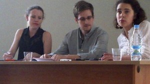 snowden-reuniao-20130712--size-598