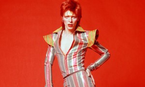 Bowie e sua roupa espacial