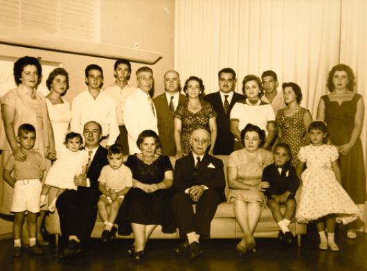 Pasquale Perrella, ao centro, com a família: sobrenome cedido a Zezé com venda do frigorífico 