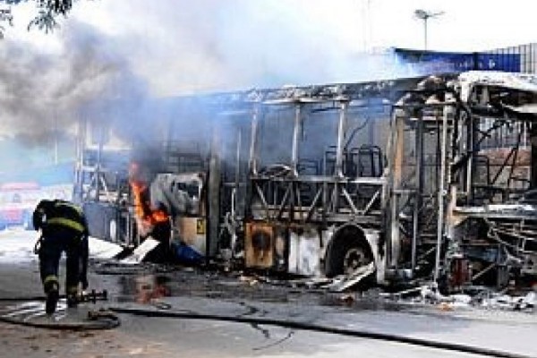 Ônibus queimado em Campinas