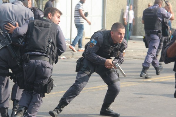 A PM na desocupação da favela da Telerj, no Rio