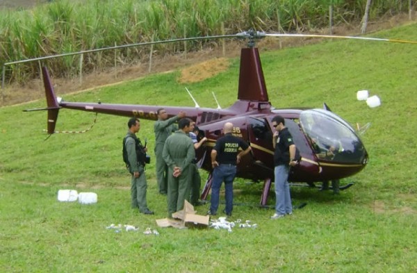 O helicóptero é apreendido na aterrissagem no Espírito Santo