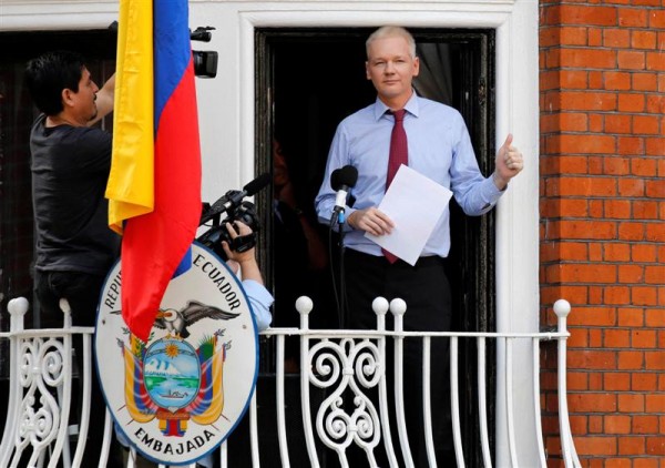 Assange na embaixada do Equador em Londres