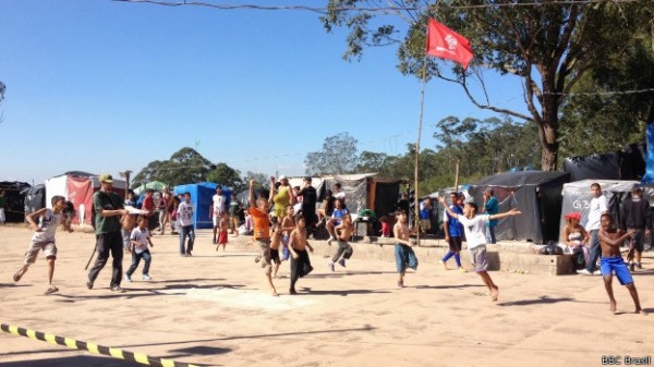 Ocupação teve torneio de futebol paralelo, com times representanto trabalhadores