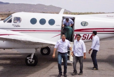 Campos e equipe no avião que cairia