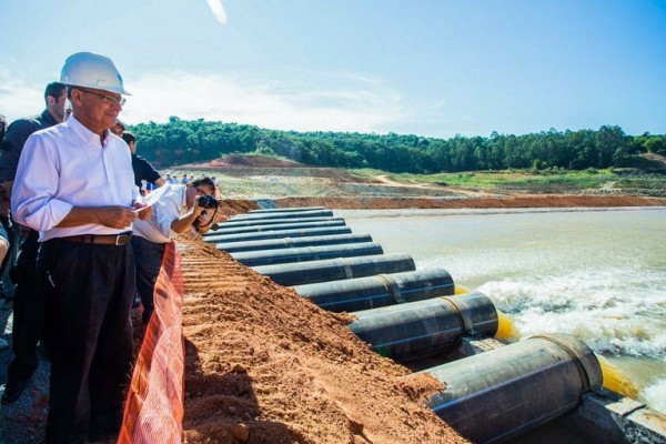 Alckmin "inaugura" o volume morto do sistema Cantareira, em maio deste ano