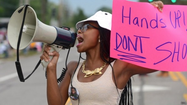 Protestos começaram após morte de adolescente negro