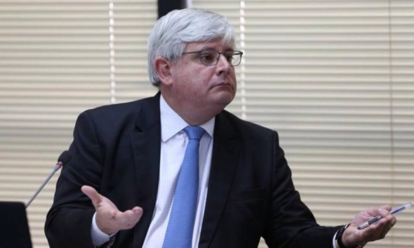 Desarmou os oportunistas