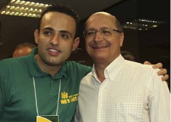 Alckmin em 2010 com o então candidato a deputado estadual Ney Santos, acusado de ligação com o PCC 