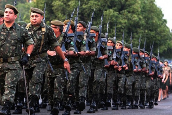 Só o Estadão viu 'histeria coletiva' entre os militares