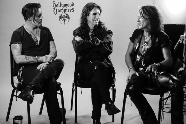 da esquerda para a direita: Johnny Depp, Alice Cooper e Joe Perry