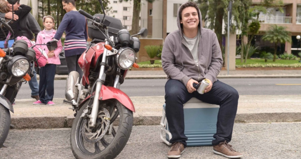 José Guilherme, 18 anos, foi tomar cerveja e apreciar o sofrimento dos candidatos do ENEM