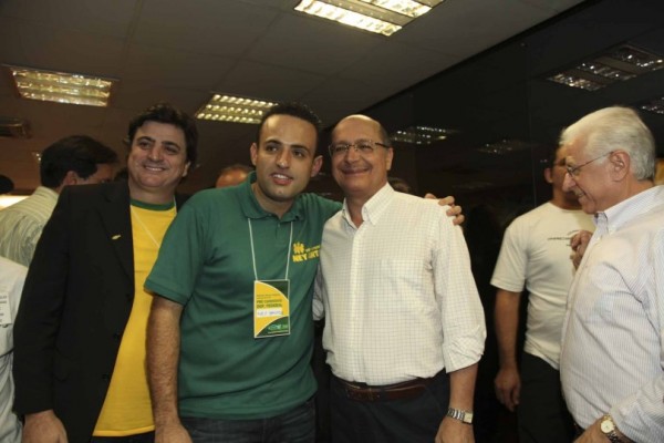 Alckmin e Ney Santos, prefeito eleito do Embu que estava foragido, suspeito de lavar dinheiro do tráfico de drogas do PCC