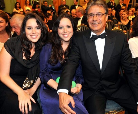 As netas de FHC  Joana e Helena com o pai Paulo Henrique
