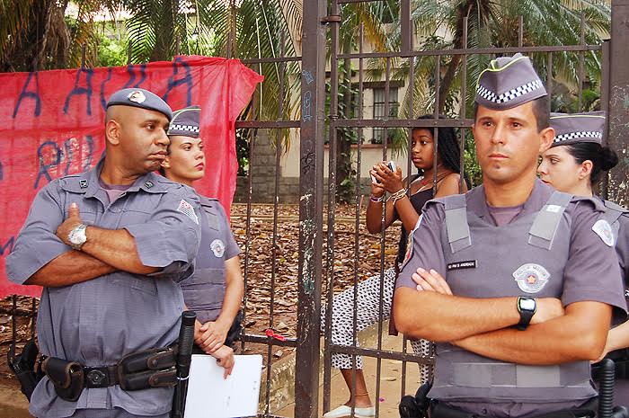 O portão do Fernão Dias