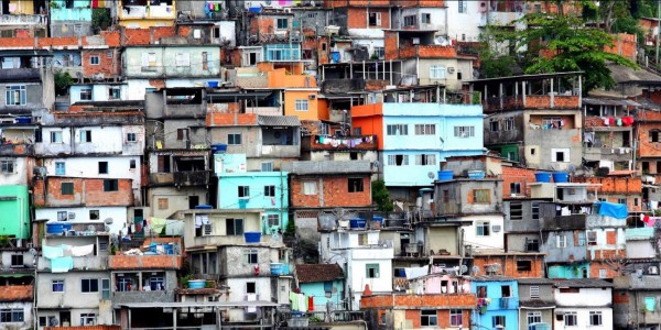 O brasileiro tem que rejeitar a existência de favelas