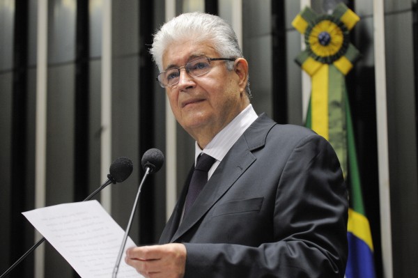 Senador Roberto Requião (PMDB-PR) volta a protestar contra a recondução de Bernardo Figueiredo ao cargo de diretor geral da Agência Nacional de Transportes Terrestres (ANTT)