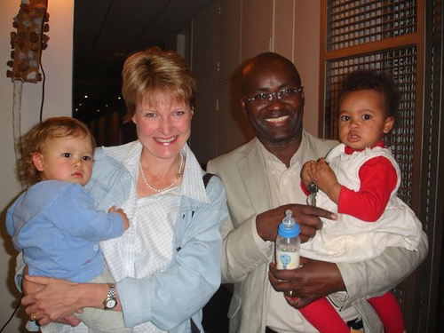 Achille Mbembe com a família