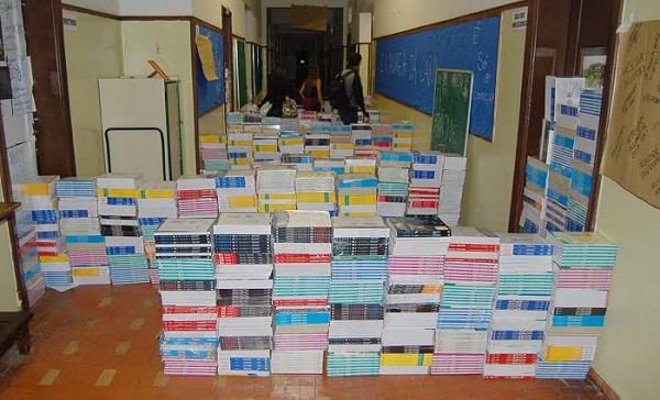 Material não distribuído ocupa os corredores