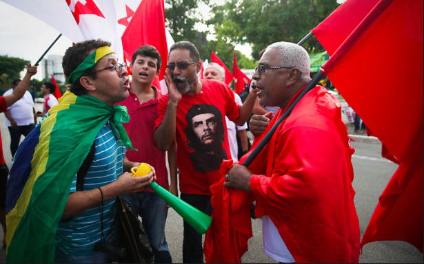 Confronto na Barra Funda (Foto de Zanone Fraissat)