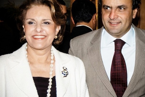 Aécio com a mãe