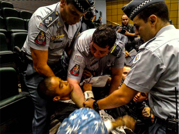 Protesto na Assembleia Legislativa de SP (Foto de Lucas Martins)